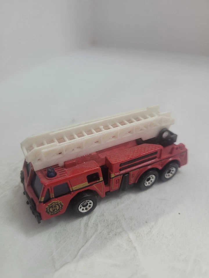 Matchbox Extending Ladder Fire Engine  1991  Red Fire Dept Unit 1  1:64 Loose - Image 1 of 4