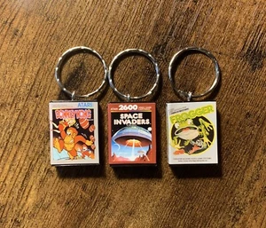 Llaveros de juego retro Atari CUALQUIER JUEGO que desees novedad llaveros rellenos de medias - Imagen 1 de 12