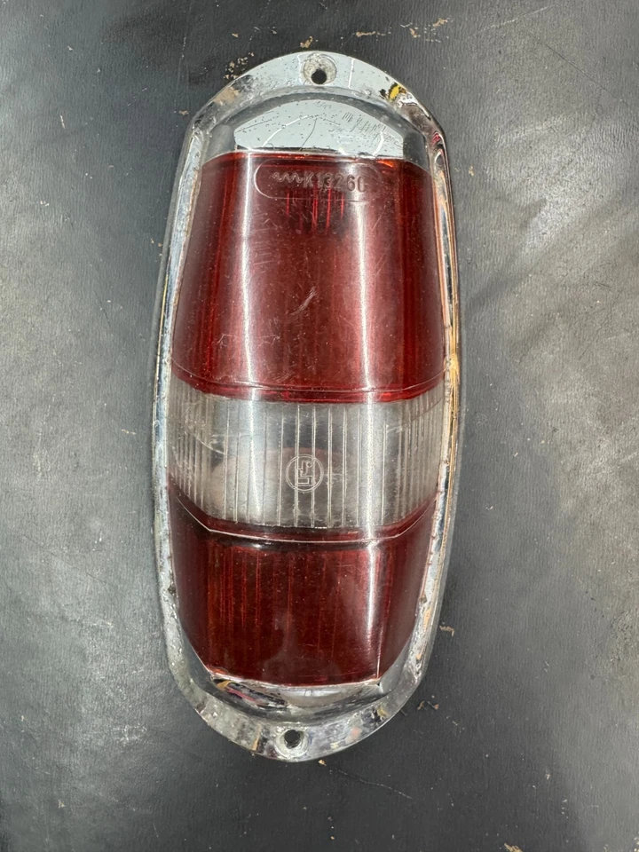 MERCEDES BENZ 190 SL / LANTERNA TRASEIRA / 1960-61-1962 - Imagem 1 de 4