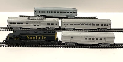 Locomotora diésel Atlas 2171 escala N GP-40 Santa Fe #1347 con coches Arnold Rapido Foto 1 de 4
