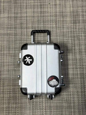 Maleta de viaje Bratz Doll Cloe Tokyo A Go Go bolsa gris plástico difícil de encontrar Foto 1 de 4