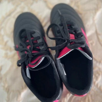 Botines de fútbol deportivos Adidas juveniles talla 1,5 negros + rosas Foto 1 de 4