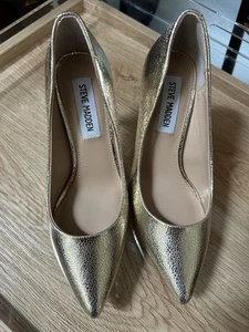 Steve Madden decolte donna Luiza a punta oro metallizzato 4,5M - Foto 1 di 7