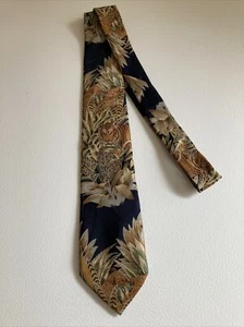 WEMBLEY JUNGLE TIE TIGER & CUBS GREENS GOLDS TAUPE ON BLACK BACKGROUND 51" LONG - Picture 1 of 4