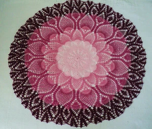 Neue handgehäkelte 32" rosa bunte Ananas Herzstück Deckchen Tischplatte - Bild 1 von 6