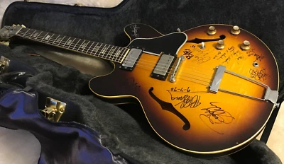 1966 Vintage Gibson ES-335 signed by Lorette Lynn BBKing Buddy Guy Flectones +4 - Image 1 of 4