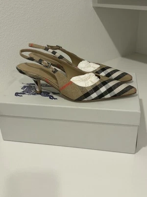 Zapatos de salón Burberry Check para mujer talla 38 Foto 1 de 4