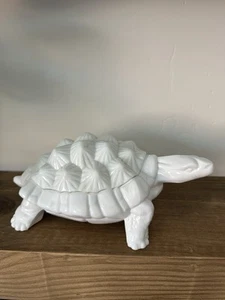Vintage Milk Glass Turtle Trinket Box 10” Knobby Back - Imagen 1 de 20