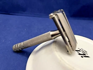 VINTAGE GILLETTE SUPER SPEED 1PC RAZOR. NO DATE CODE. SHAVE READY. - Picture 1 of 8