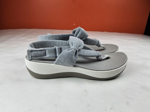 Clarks Cloudsteppers sandalo donna cinturino alla caviglia zeppa tacco tanga grigio 8 W (#1330)