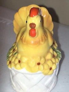 Vintage Roosting Nesting Hen Chicken Toothpick Holder Yellow Flowers - Bild 1 von 6