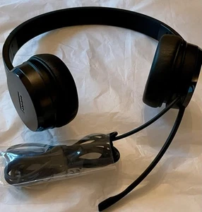Lenovo 100 High Quality Stereo Wired USB Headset 1.8 m Cable Soft Cushion Black - Picture 1 of 12