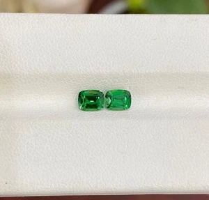 0.95 ct Top Luster VIVID Green / Natural Tsavorite Green Garnet - Cushion Pair ! - Picture 1 of 3
