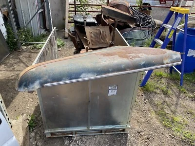 1940 BUICK ОГРАНИЧЕННЫЙ ОРИГИНАЛЬНЫЙ КАПОТ С ХРОМИРОВАННОЙ ОТДЕЛКОЙ СО СТОРОНЫ ВОДИТЕЛЯ КРЫСИНЫЙ СТЕРЖЕНЬ - Изображение 1 из 4