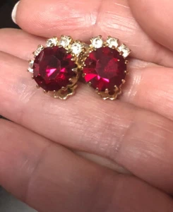 Vintage Red and clear crystal gold tone  clip on earrings - Picture 1 of 9