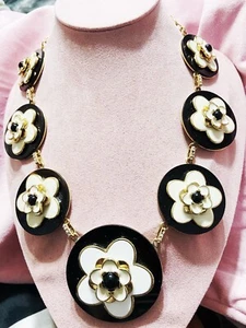 Kate Spade Black & White Flower Necklace Rare Last Night In Chelsea - Picture 1 of 8