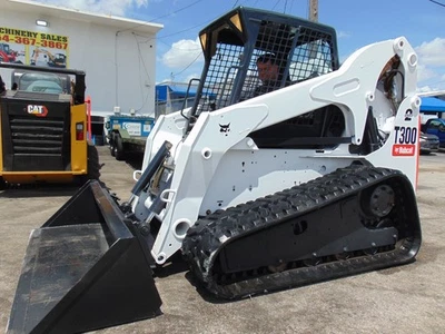 2009 BOBCAT T300 "KUBOTA V-3800 TURBO" JOYSTICKS - ONLY 2,091 ORIGINAL HOURS - - Image 1 of 4