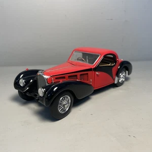 Franklin Mint 1936 Bugatti Type 57SC Atalante Rot | 1:24 Oldtimer Die Cast #6 - Foto 1 di 8
