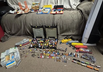 Micro Machines lotto vintage comprende 290+ auto e camion e aerei!!! - Immagine 1 di 4