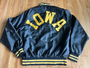 Giacca bomber vintage Iowa Hawkeyes con bottoni gemma abbigliamento sportivo taglia M made in USA - Foto 1 di 13
