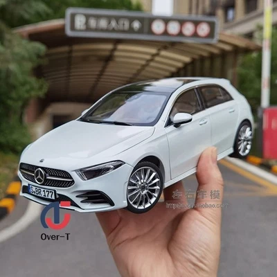 Modelo de coche de aleación NOREV 1:18 Mercedes Benz Clase A GLA A180 AMG Foto 1 de 4