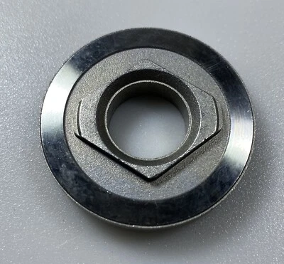 dewalt dcs577 60v 7-1/4 saw inner flange N519762 - Image 1 of 2