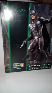 Batman aus Batman Forever Film, Revell, 32 cm hoch, gebaut und bemalt aus 1995 - Bild 1 von 3