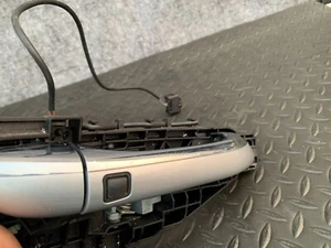 ✔MERCEDES W164 X164 GL350 GL450 PUERTA DELANTERA DERECHA PASO MANIJA PUERTA SIN LLAVE OEM - Imagen 1 de 4