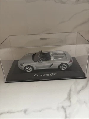 Porsche Carrera GT prata fundido modelo art dealer edição Minichamps - Imagem 1 de 4