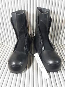 MICKEY MOUSE BUNNY BOOTS BATA 9 REGULAR Black  usually fits size 10  shoe