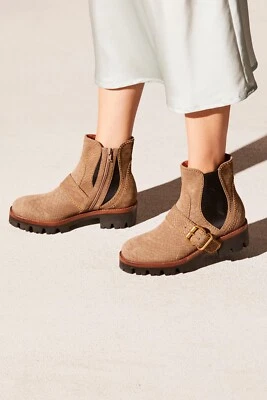 NUEVAS Botas Free People + Jeffrey Campbell City Vibes Talla 7 Gamuza Precio de venta sugerido por el fabricante: $228 Foto 1 de 4