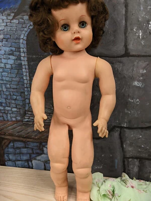 Muñeca bebé de vinilo Eegee de colección años 50 chirriante ojos dormidos MUÑECA PIEL LUV-ABLE 21" espeluznante Foto 1 de 4