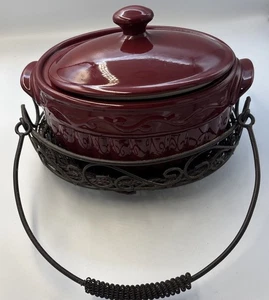 Steingut Burgund bedeckt Auflaufform/Bohnentopf mit Deckel Celebrating Home Vintage - Bild 1 von 9