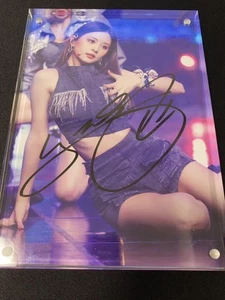 Zweimal Tzuyu signed Foto Autogramm mit COA Authentic K-POP selten Sammlerstück - Bild 1 von 3