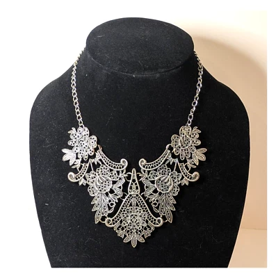 Collar Victoriano de Encaje Metalistería Floral Regal Babero Elegante Collar, Joyería Vamp Foto 1 de 4