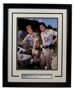 Larry Wilcox/Erik Estrada doppelt signiert 11x14 Foto "Chips" gerahmt Beckett 183647 - Bild 1 von 4