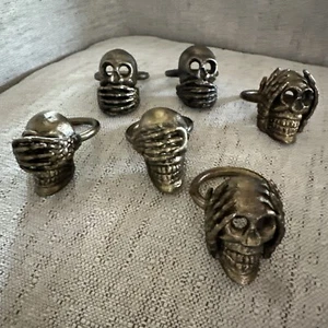 Set 6 Anelli Tovagliolo Halloween Ossa Teschio Vedi Senti Non parlare Male Oro Anticato - Foto 1 di 8