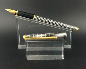 Pilot Deluxe Black Plaid Overlay Photoengraved Fountain Pen 18K Gold Fine Nib