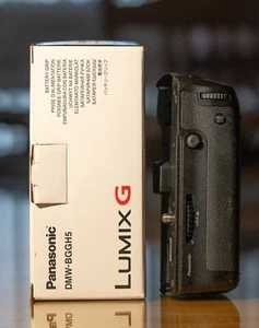 Panasonic DMW-BGGH5 poignée batterie origine OEM, excellent état avec batterie - Photo 1 sur 1