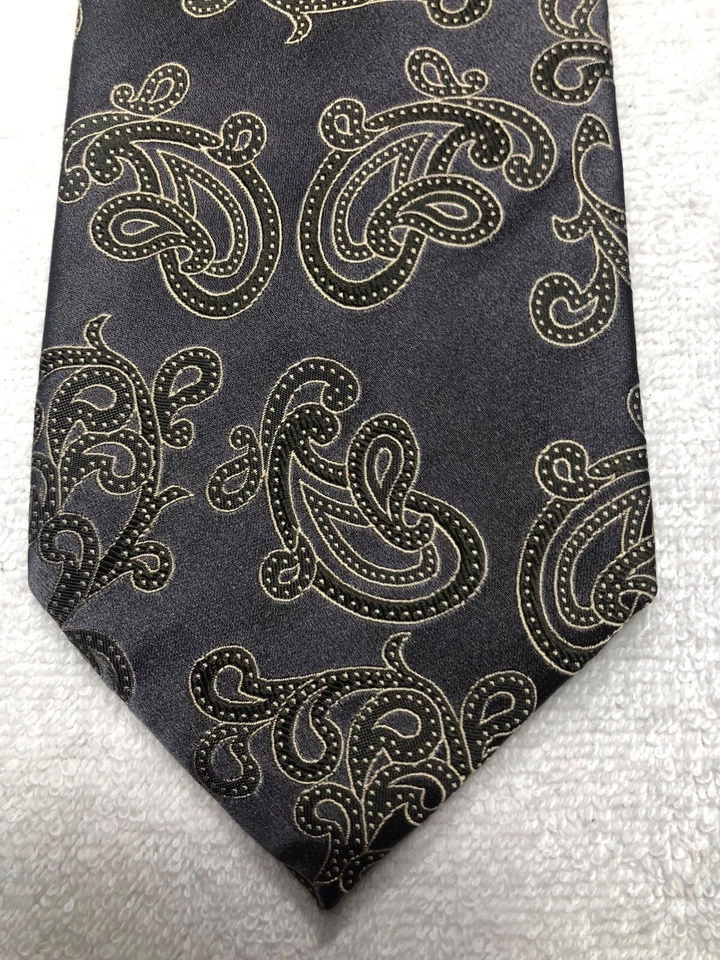 SEAN JOHN CORBATA HOMBRE GRIS CON NEGRO Y DORADO 4 X 60 Foto 1 de 4