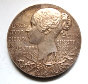 Great Britain.. 1897 Queen Victoria - Diamond Jubilee Medallion.. Silver, 56mm - Imagen 1 de 2