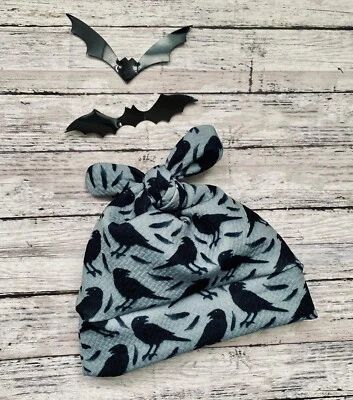 Gorro gótico Darkness Crows recién nacido Foto 1 de 2