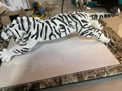 Figura White Siberian Tiger Safari Ltd 12" ataque salto boca abierta de colección Foto 1 de 4