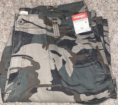 New-Men's Wrangler Relaxed Fit Five Star Cargo Shorts, 10” Inseam - Image 1 of 4