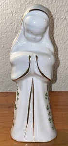 Royal Tara Fine Bone China Praying Nun Figurine W/ Shamrocks & Gold Trim Ireland - Picture 1 of 8