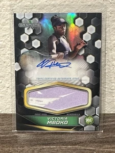2024 TOPPS GRAPHITE VICTORIA MBOKO AUTO PATCH RELIC AUTOGRAPH - Bild 1 von 3