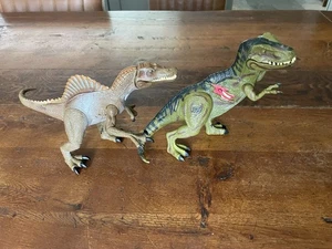 Vintage Jurassic Park III 3 Spinosaurus & T-Rex Dinosaur Hasbro Re Ak A Tak 2000 - Picture 1 of 7