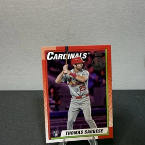 2025 Topps Serie 2 #90B2-30 Thomas Saggese 1990 Rosa - Imagen 1 de 2