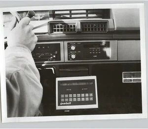 GANDALF Radio Receiver Set in a Car 1985 Press Photo Technology US - Picture 1 of 2