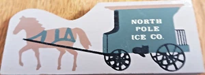 NUEVO The Cats Meow Village Navidad “North Pole Ice Company Carro de Caballos” - Imagen 1 de 1